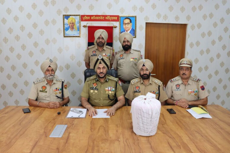 Read more about the article ਅੰਮ੍ਰਿਤਸਰ:12 ਕਿਲੋ ਅਫ਼ੀਮ ਸਣੇ ਦੋ ਗ੍ਰਿਫ਼ਤਾਰ